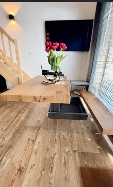 Chic Small New Apartment Up To 4 People, Pets Allowed Lens Dış mekan fotoğraf